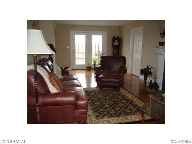 1752 Chinquapin Road Prospect, VA 23960 - Photo 5 of 16 a living room with furniture and a rug