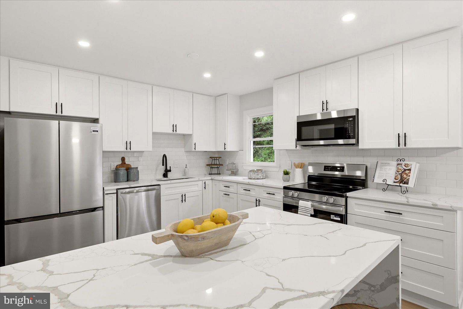 9309 Cross Bow Road Fort Washington, MD 20744 - Photo 14 of 53 Modern elegance in a bright kitchen.