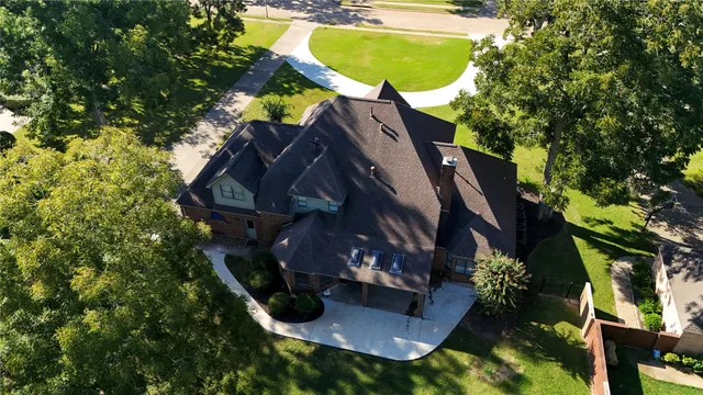 $639,000 | 346 Timbercreek Drive, Lake Jackson, TX 77566