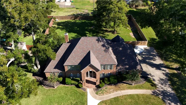 $639,000 | 346 Timbercreek Drive, Lake Jackson, TX 77566