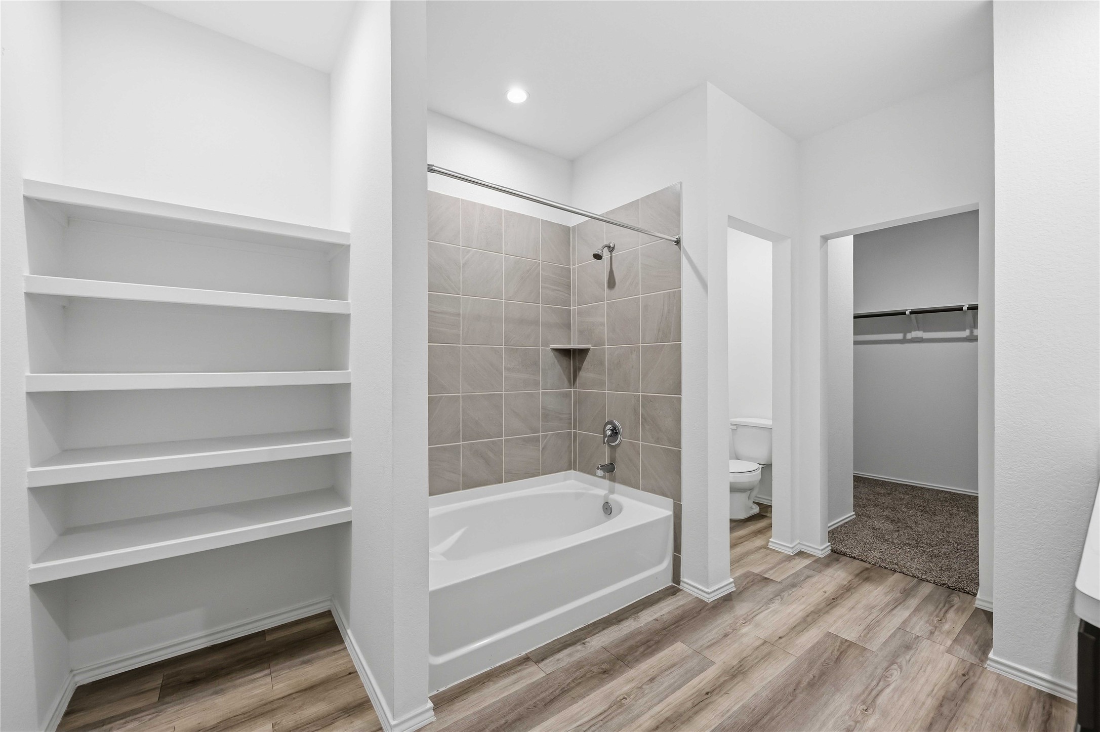 12219 Ridge River Lane Houston, TX 77067 - Photo 17 of 30 Master bath