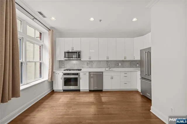 $1,099,000 | 104 York Street, Unit 2A, Jersey City, NJ 07302