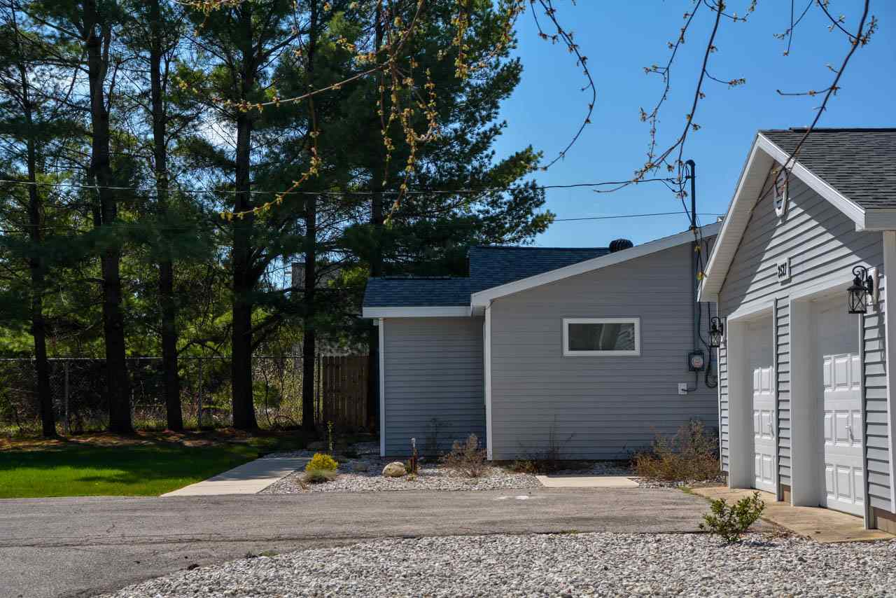 2527 North Three Mile Road Traverse City, MI 49686 - Photo 26 of 38 1831388-25.JPG