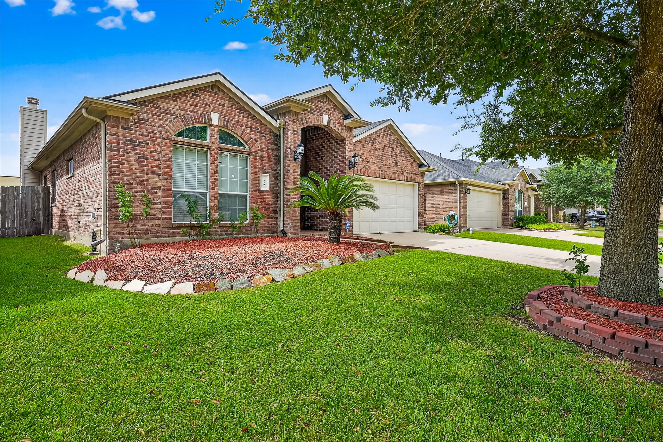 215 Little Summer Drive Rosenberg, TX 77469 - Photo 8 of 16 a front view of a house with a yard