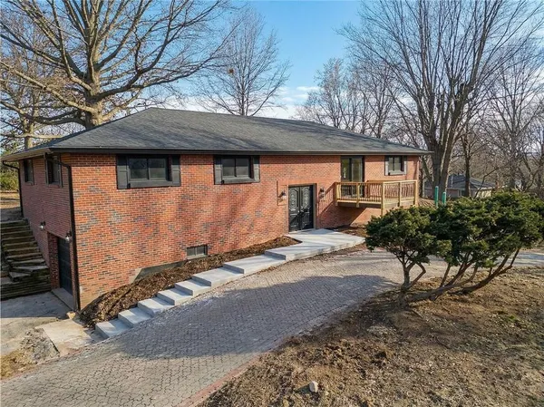 $374,900 | 3906 Vera Lane, St. Joseph, MO 64503
