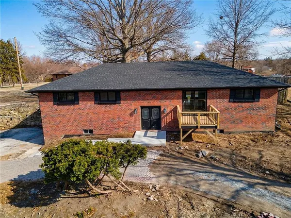 $359,900 | 3906 Vera Lane, St. Joseph, MO 64503