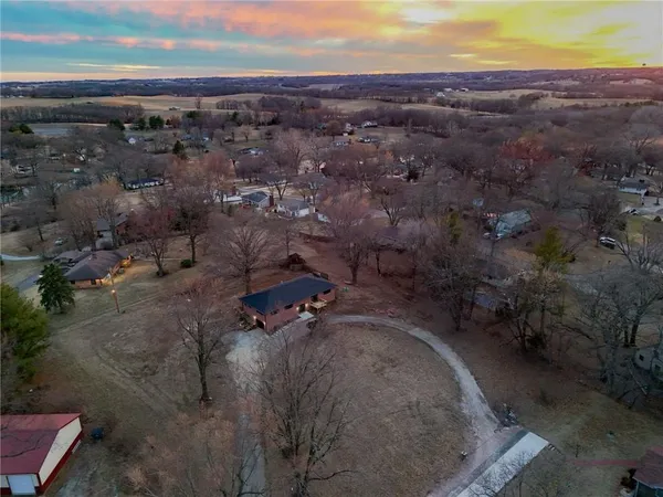 $359,900 | 3906 Vera Lane, St. Joseph, MO 64503
