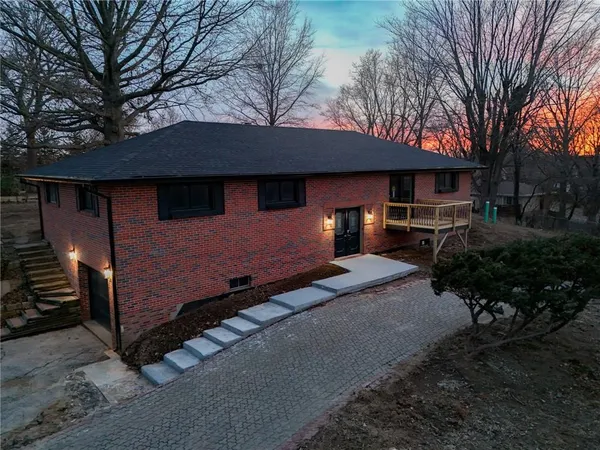 $359,900 | 3906 Vera Lane, St. Joseph, MO 64503