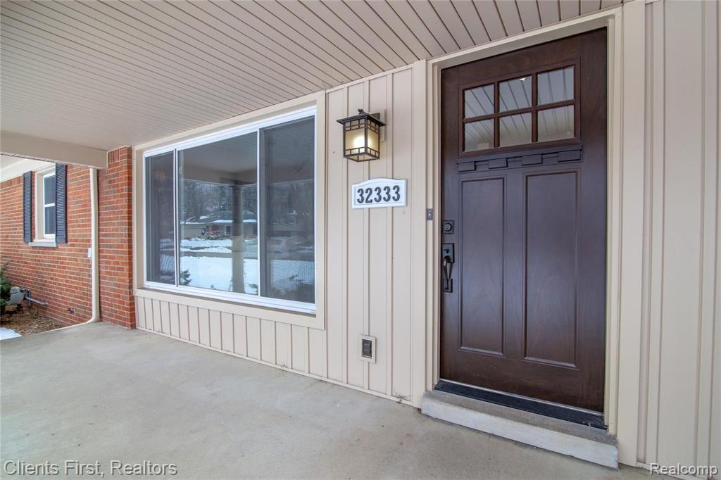 32333 Craftsbury Road Farmington Hills, MI 48334 - Photo 2 of 32