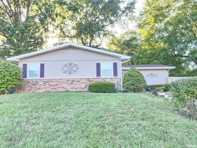 $179,900 | 112 North Parrish Lane, Carbondale, IL 62901