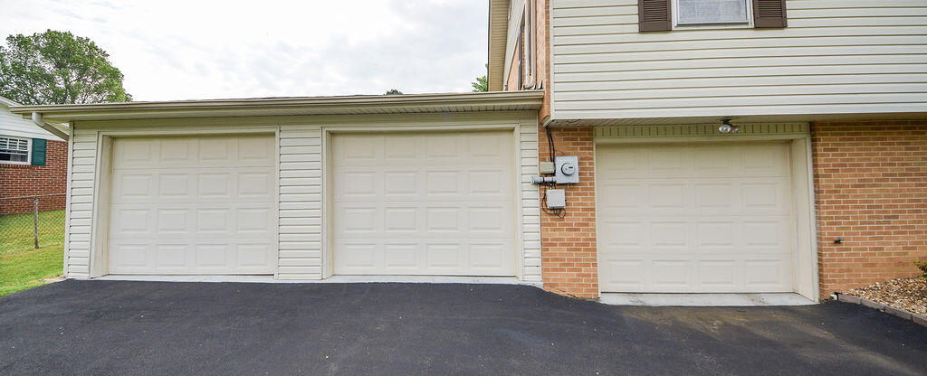 3335 Trewhitt Road Southeast Cleveland, TN 37323 - Photo 3 of 32 Garage