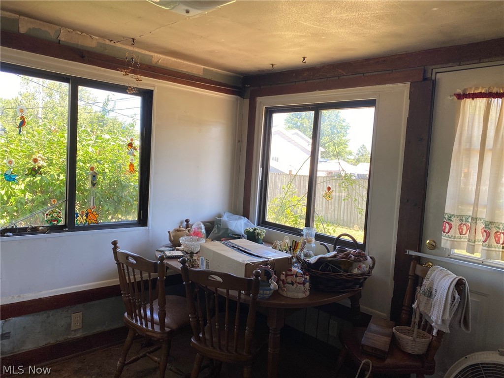 243 Roxboro Road Vermilion, OH 44089 - Photo 7 of 10 Eating area off kitchen.