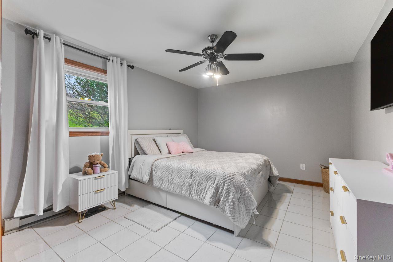 4 Stonewall Farm Road Mahopac, NY 10541 - Photo 25 of 37 Lower level in law bedroom.