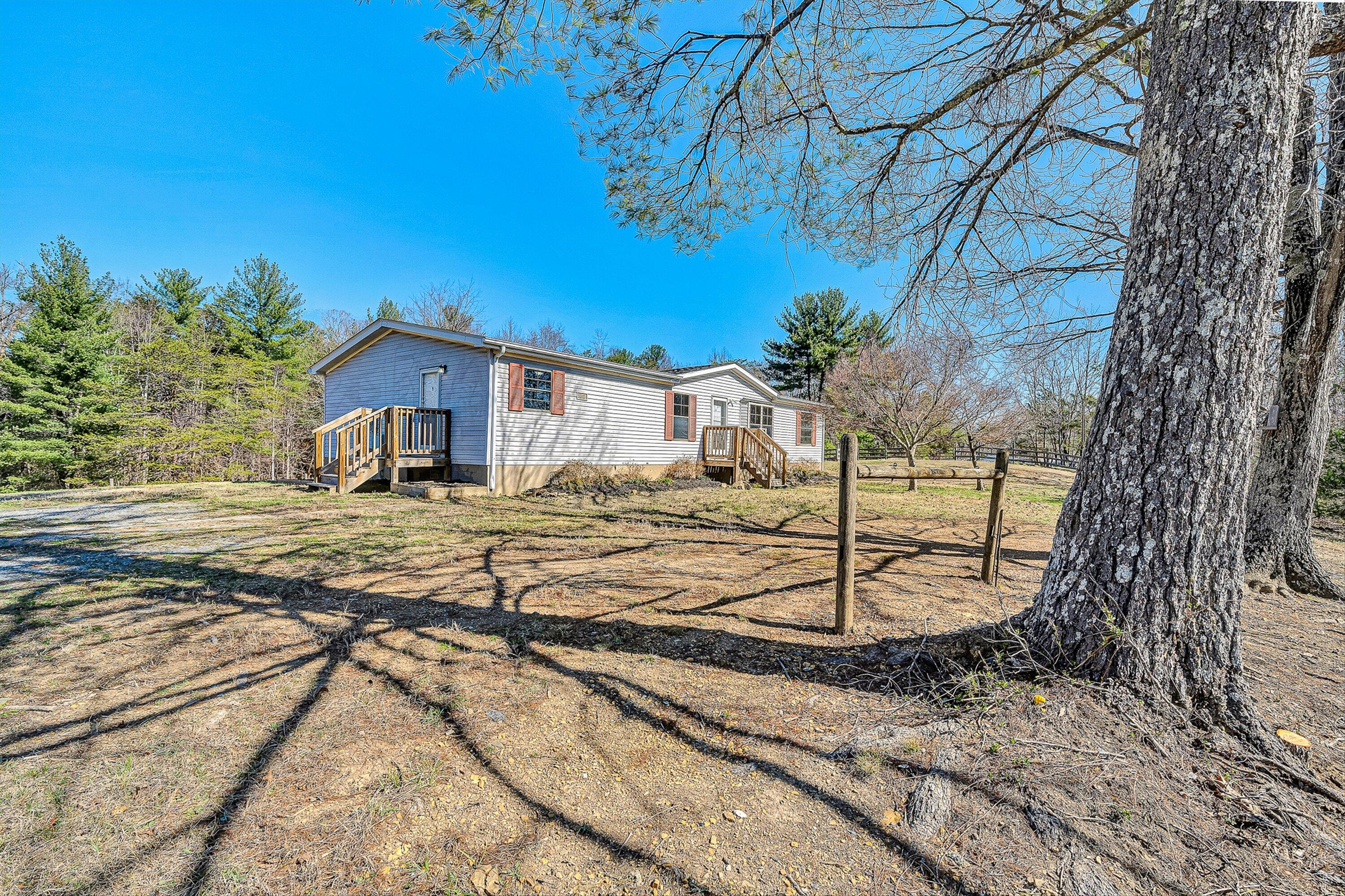 1155 Stonewall Road Blue Ridge, VA 24064 - Photo 38 of 43 a view of a backyard