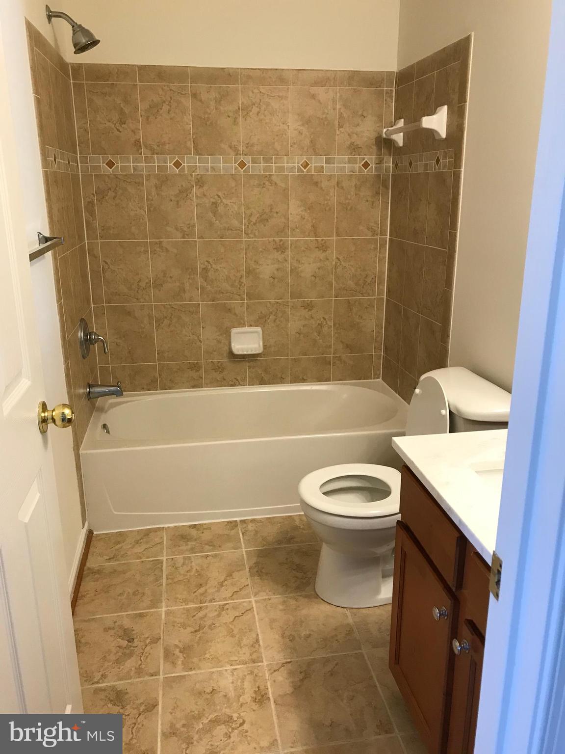 9730 Langley Road Baltimore, MD 21220 - Photo 23 of 31 Upper level hallway bath