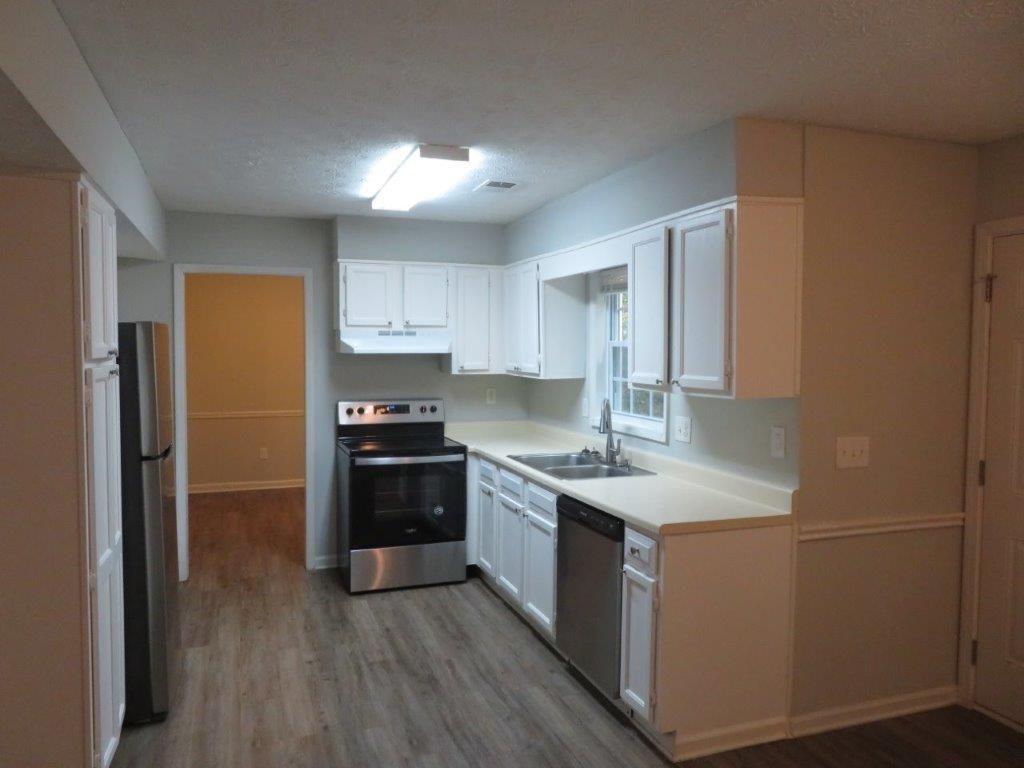 40 Lake Court Stockbridge, GA 30281 - Photo 7 of 24 a kitchen with a sink stove and refrigerator