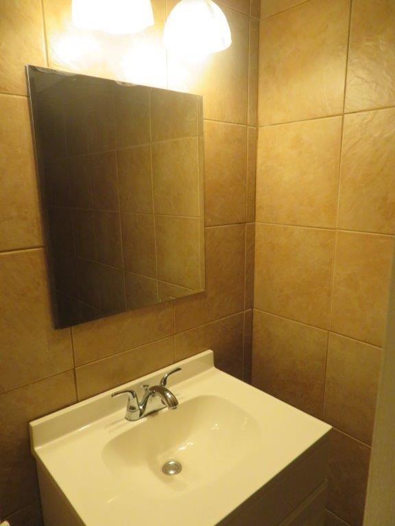 40 Lake Court Stockbridge, GA 30281 - Photo 10 of 24 a bathroom with a sink and shower