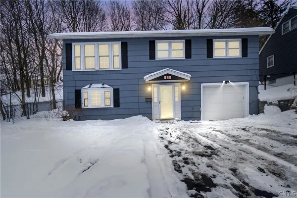 $249,900 | 310 Gordon Parkway, Camillus, NY 13219