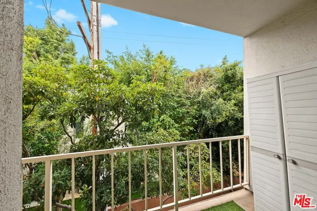$738,000 | 927 North Kings Road, Unit 212, West Hollywood, CA 90069