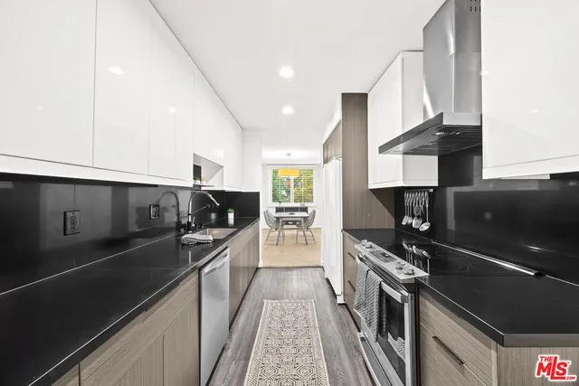 $738,000 | 927 North Kings Road, Unit 212, West Hollywood, CA 90069