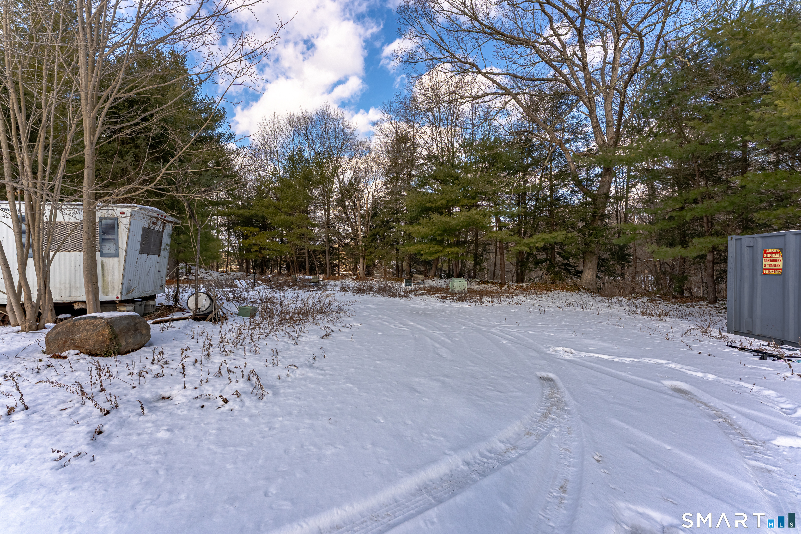 263-271 South Main Street Newtown, CT 06470 - Photo 16 of 24 a backyard of a house with table and chairs