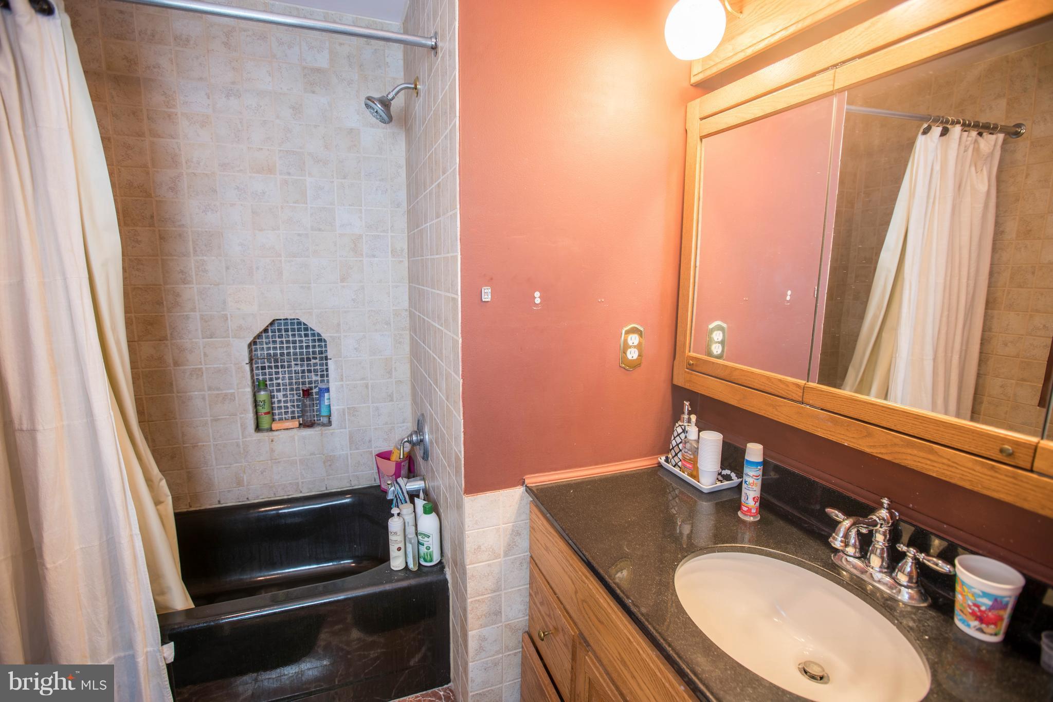17533 Collier Circle Poolesville, MD 20837 - Photo 22 of 29 Bath