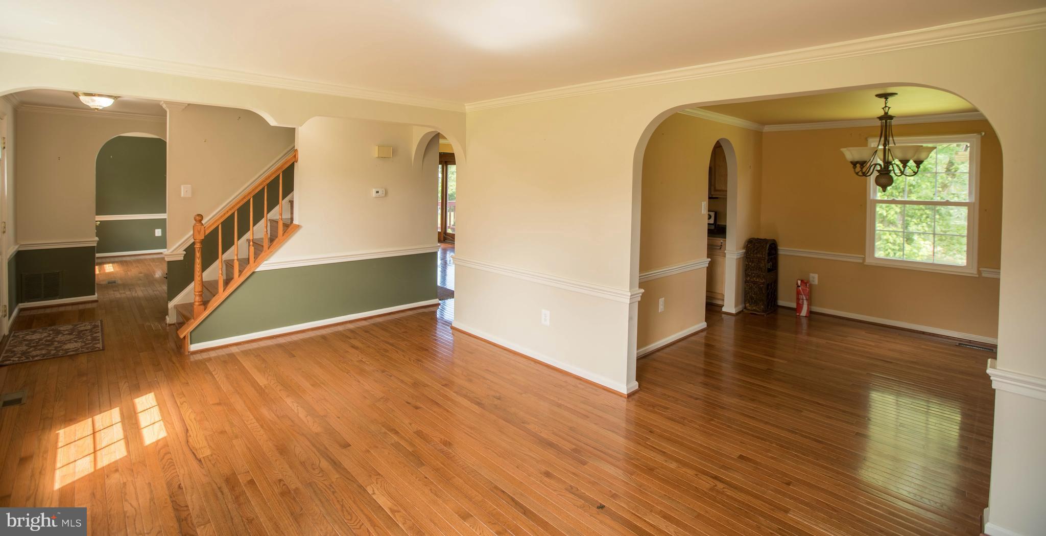 17533 Collier Circle Poolesville, MD 20837 - Photo 8 of 29 Living Room