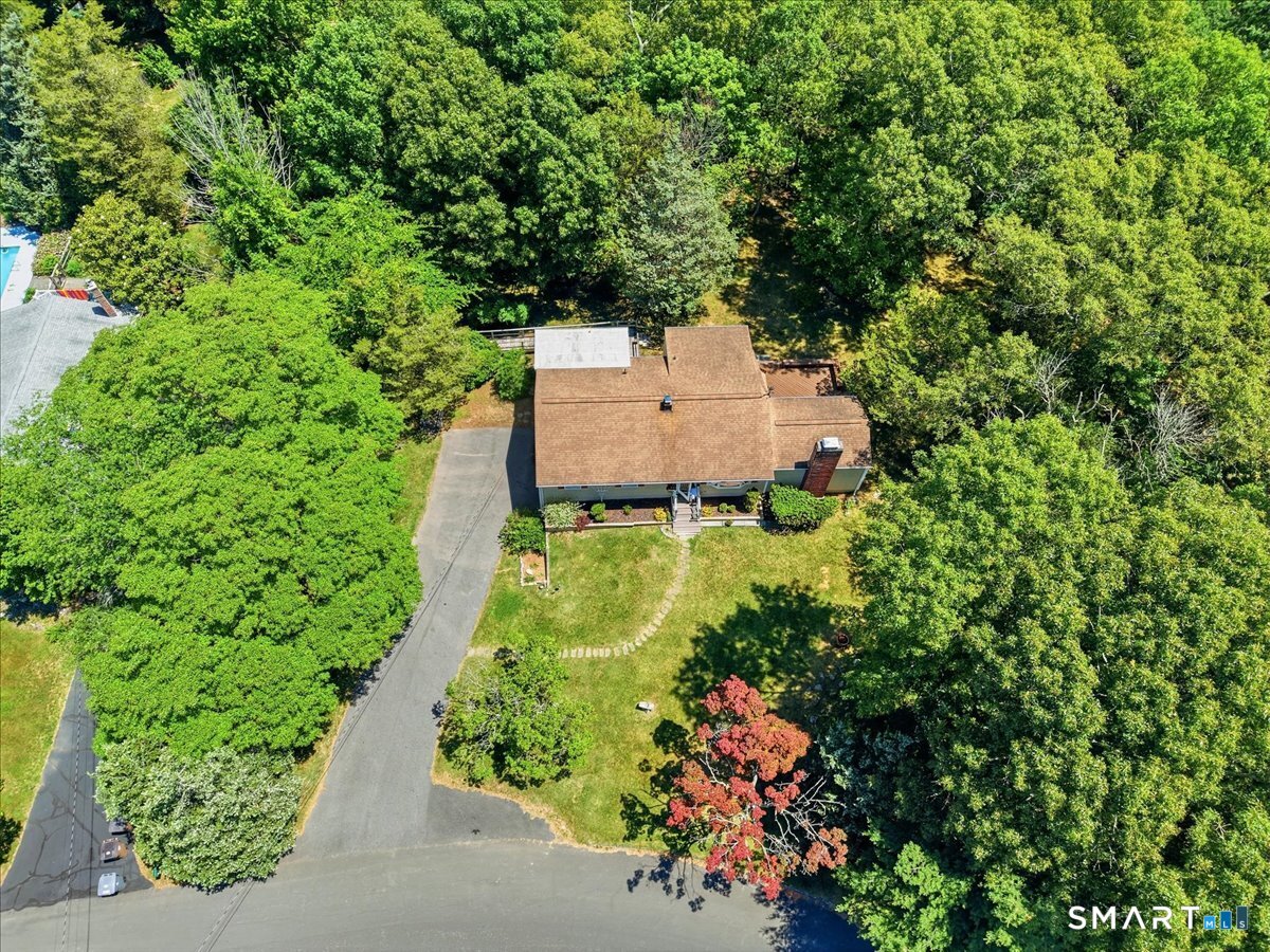 8 Roxbury Court East Lyme, CT 06357 - Photo 5 of 39
