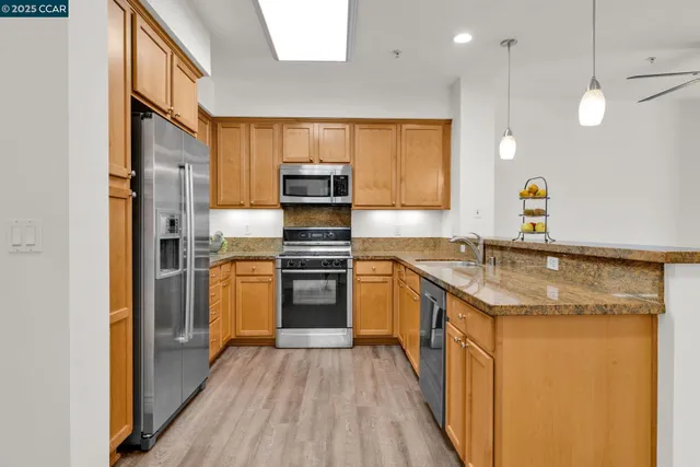 $895,000 | 1310 Creekside Drive, Unit 303, Walnut Creek, CA 94596