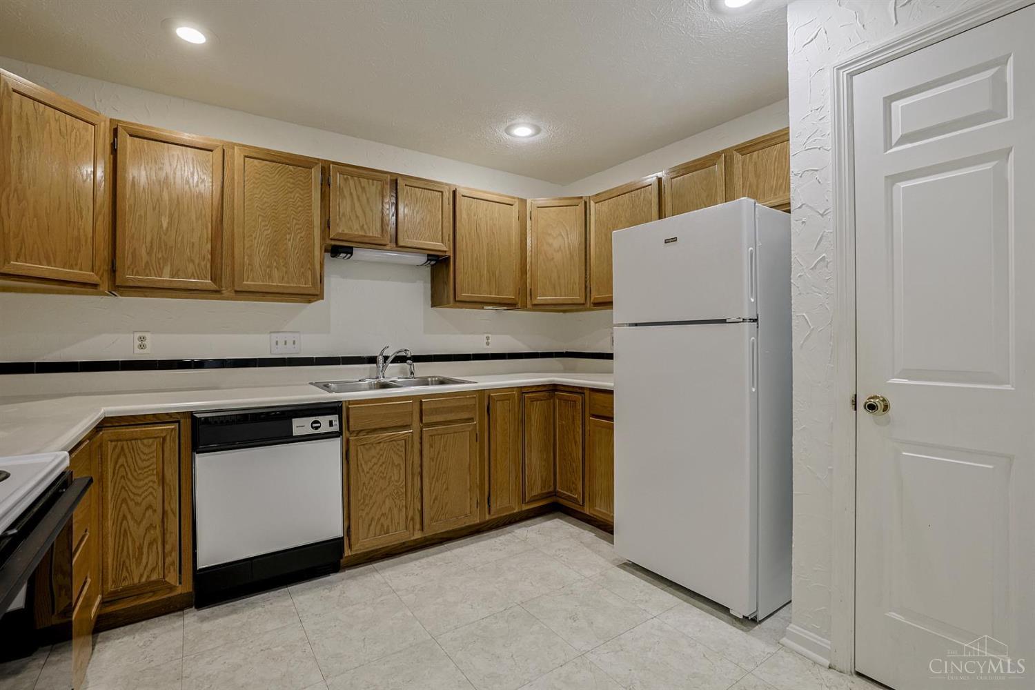 4341 Regency Ridge Court, Unit 303 Cincinnati, OH 45248 - Photo 14 of 25