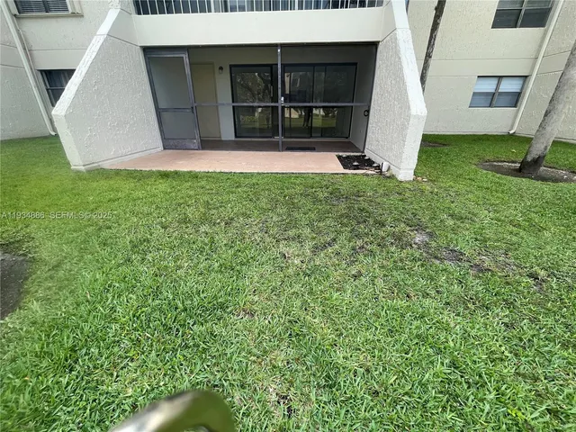 $2,400 | 210 Lakeview Drive, Unit 109, Weston, FL 33326