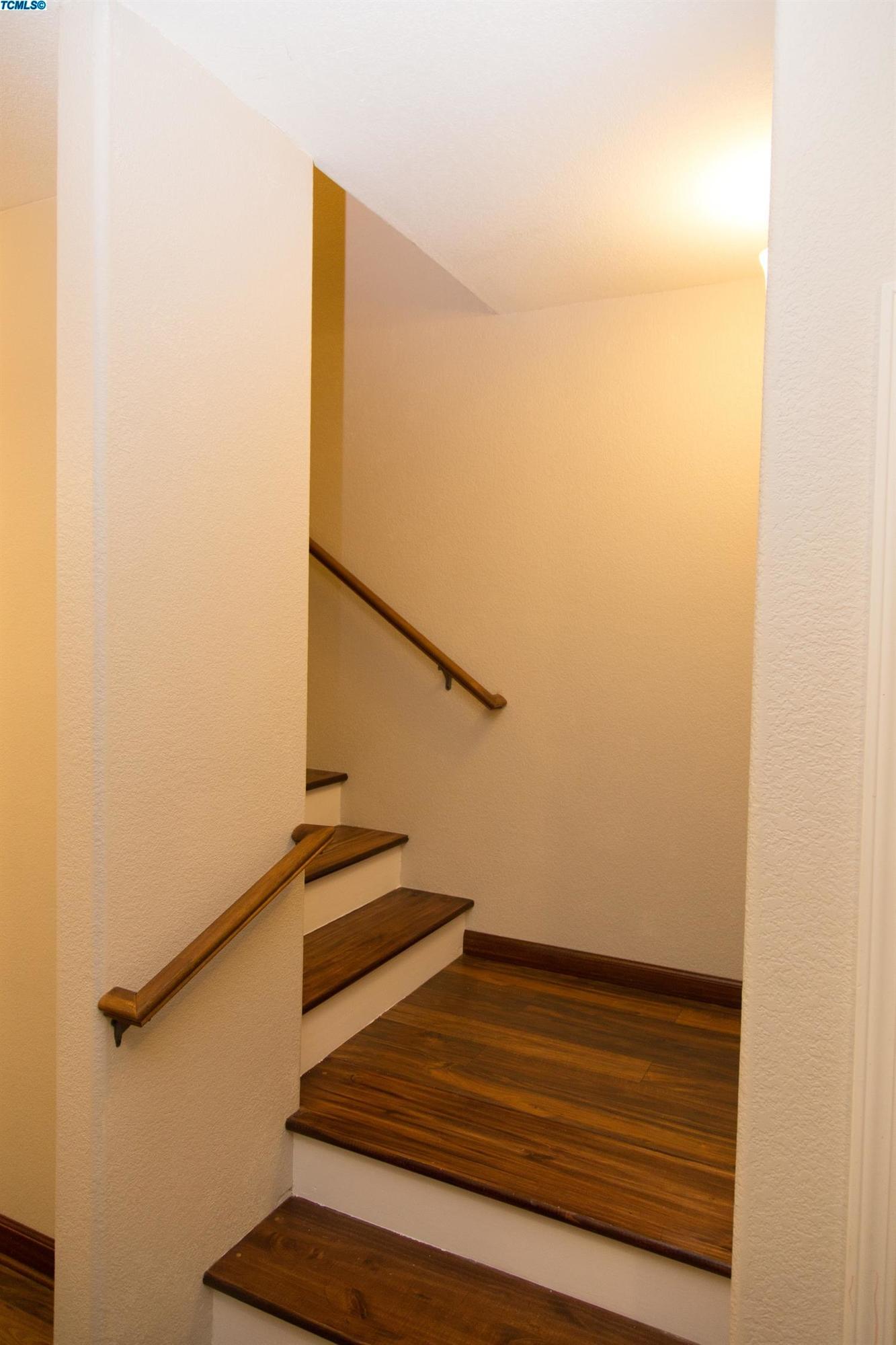 148 South Filbert Road Exeter, CA 93221 - Photo 8 of 23 a view of entryway