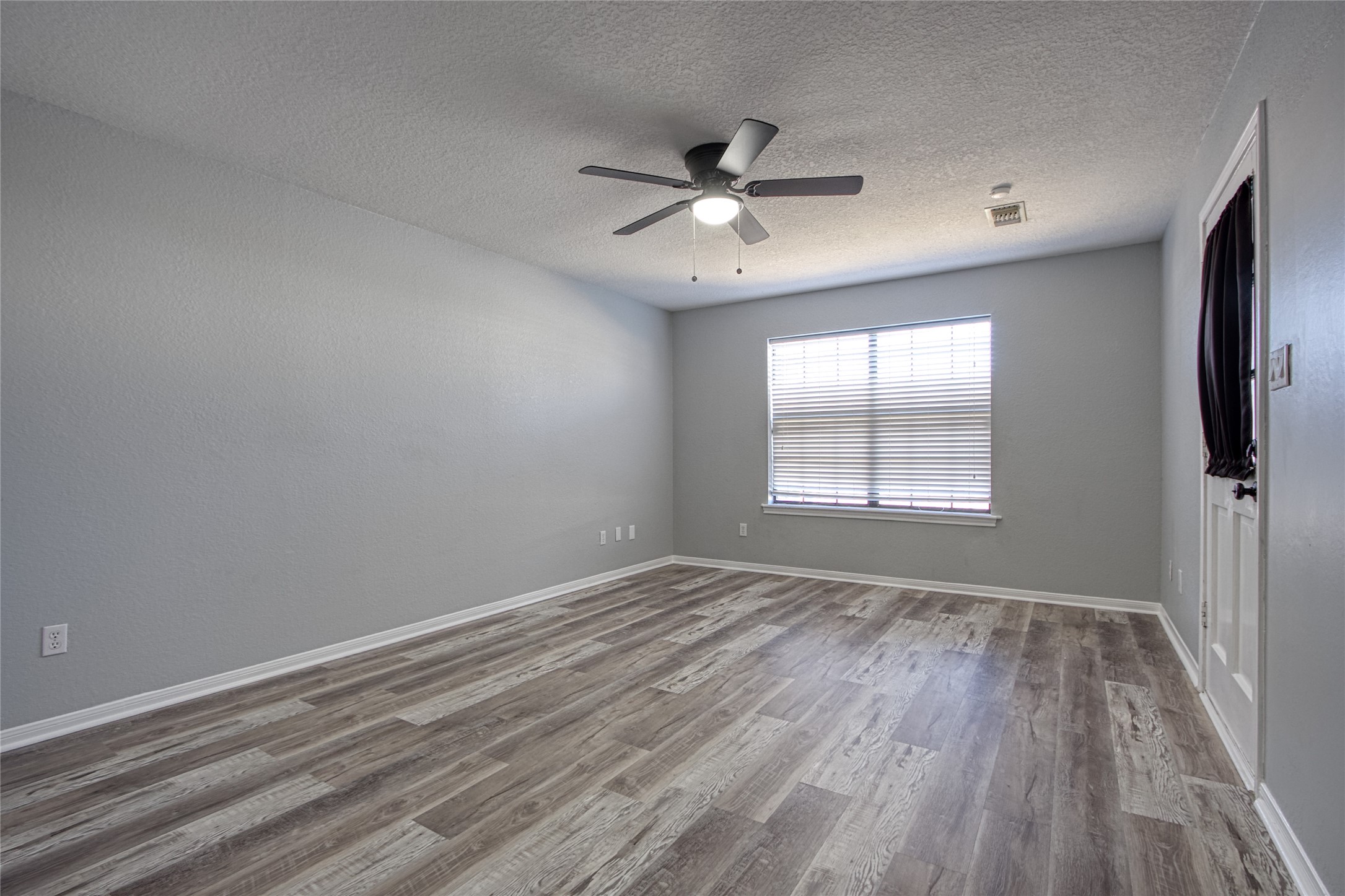 9 North Cay Angleton, TX 77515 - Photo 19 of 30 a view of empty room with wooden floor and fan