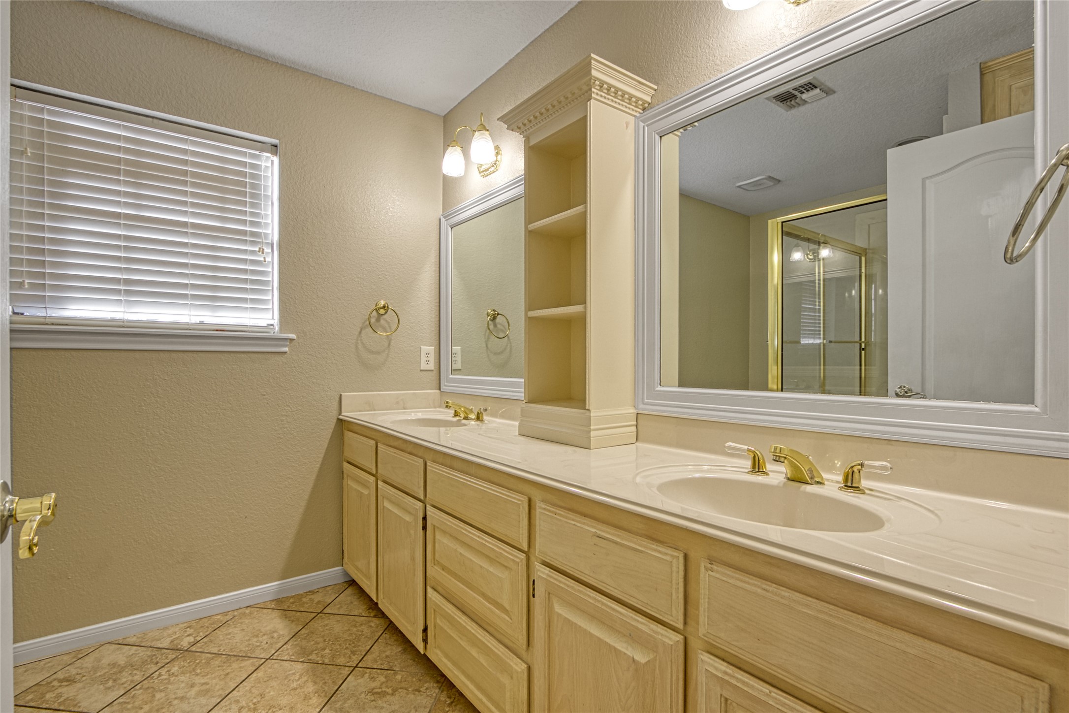 9 North Cay Angleton, TX 77515 - Photo 21 of 30 a bathroom with a sink and a mirror