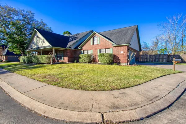 $399,000 | 9 North Cay, Angleton, TX 77515