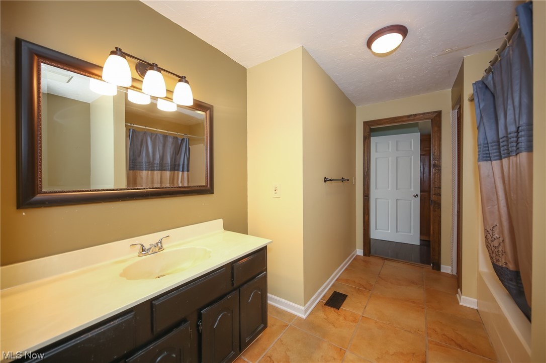 3084 Shade Road Akron, OH 44333 - Photo 22 of 48 Jack and Jill Bathroom
