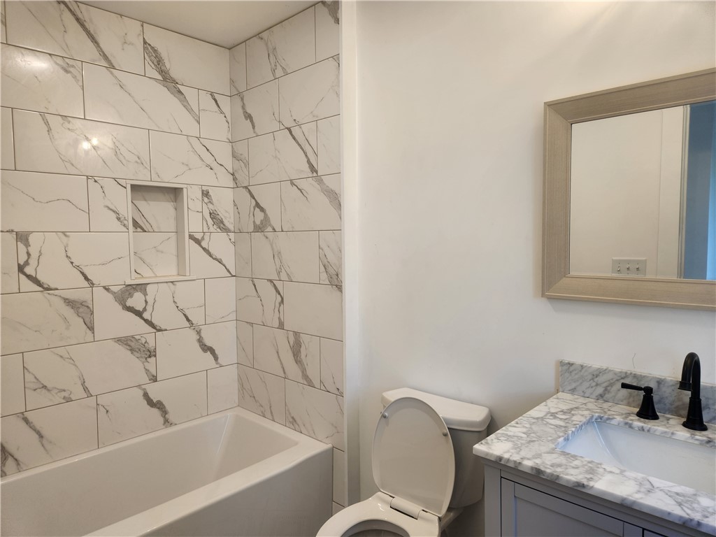 1284 Boston Neck Road Saunderstown, RI 02874 - Photo 10 of 24