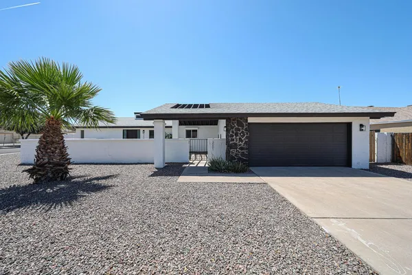 $2,995 | 3001 West Mercer Lane, Phoenix, AZ 85029