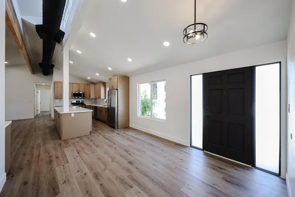 $2,995 | 3001 West Mercer Lane, Phoenix, AZ 85029