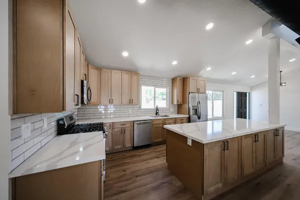 $2,995 | 3001 West Mercer Lane, Phoenix, AZ 85029