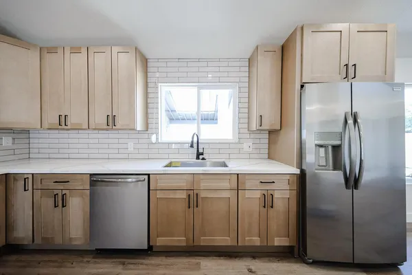 $2,995 | 3001 West Mercer Lane, Phoenix, AZ 85029