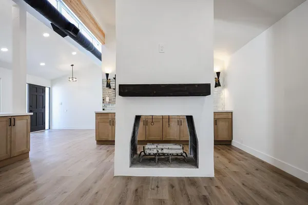 $2,995 | 3001 West Mercer Lane, Phoenix, AZ 85029