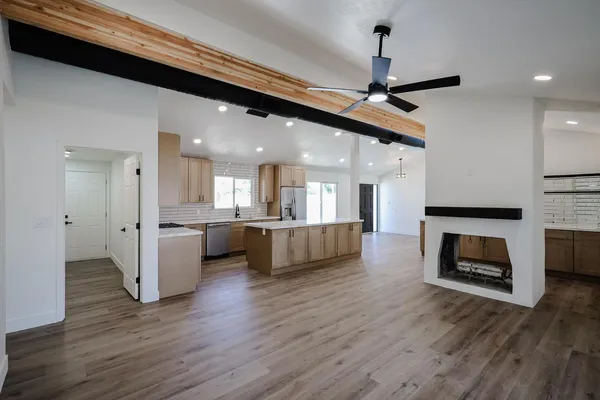 $2,995 | 3001 West Mercer Lane, Phoenix, AZ 85029