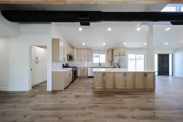 $2,995 | 3001 West Mercer Lane, Phoenix, AZ 85029