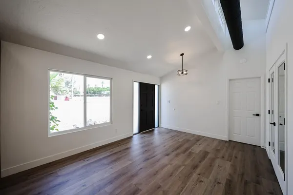 $2,995 | 3001 West Mercer Lane, Phoenix, AZ 85029