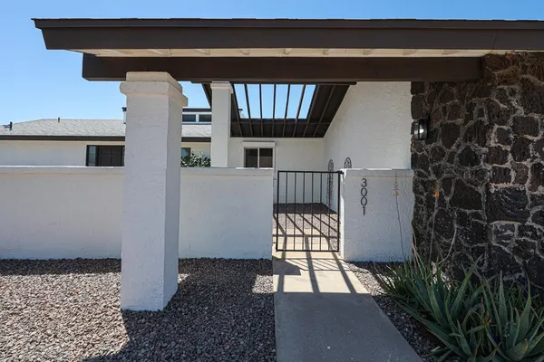$2,995 | 3001 West Mercer Lane, Phoenix, AZ 85029