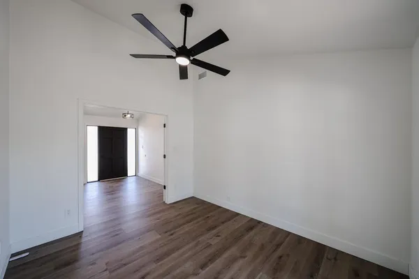 $2,995 | 3001 West Mercer Lane, Phoenix, AZ 85029