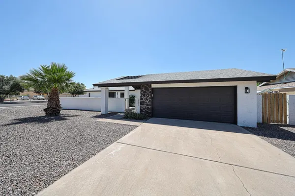 $2,995 | 3001 West Mercer Lane, Phoenix, AZ 85029