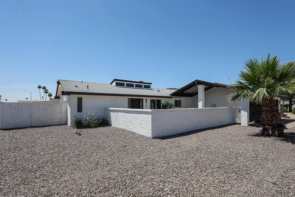 $2,995 | 3001 West Mercer Lane, Phoenix, AZ 85029