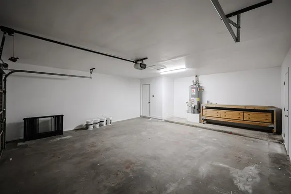 $2,995 | 3001 West Mercer Lane, Phoenix, AZ 85029